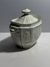 Load image into Gallery viewer, Staffordshire Pearlware Green Edge Sugar Bowl Seal Of United States And Columbia
