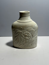 Load image into Gallery viewer, Staffordshire 19th Century Pottery Flask With Eagle Seal Of United States Grapes
