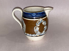 Load image into Gallery viewer, Staffordshire Mochaware Barrel Form Creamer with Earthworm Blue Coggled Rim Ca. 1820
